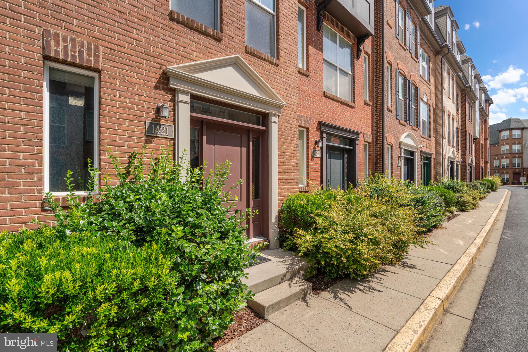 1421 TRAFALGAR LANE