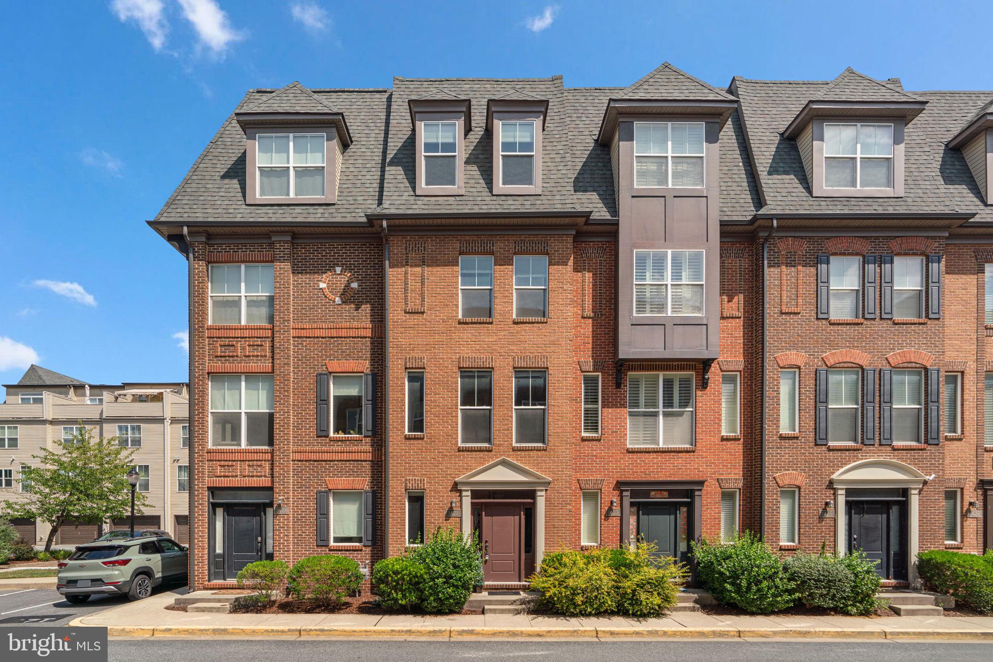 1421 TRAFALGAR LANE