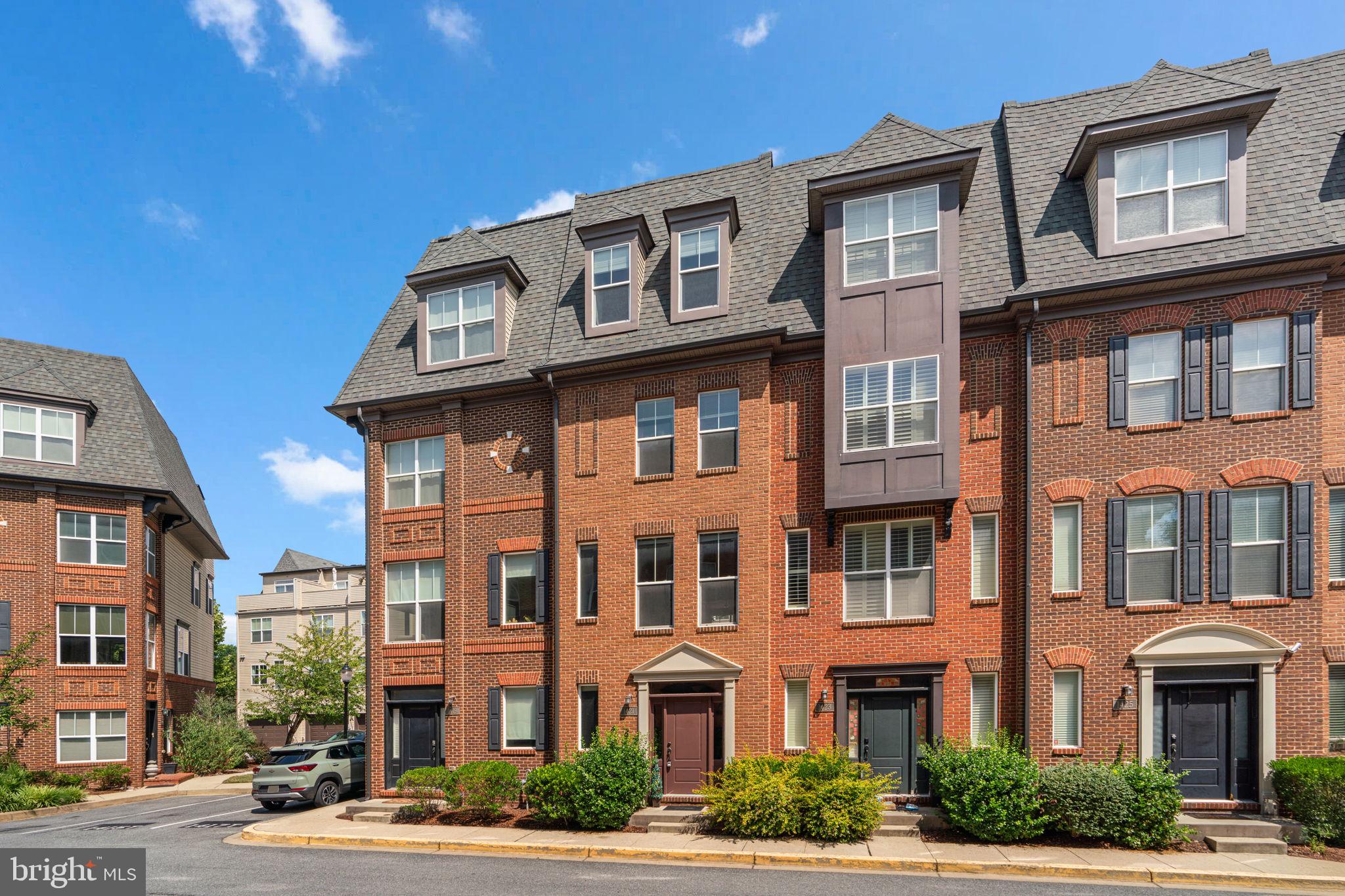 1421 TRAFALGAR LANE