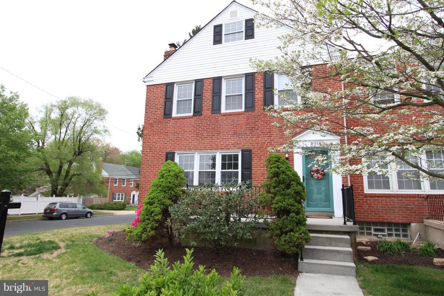 Canceled Open house  GORGEOUS RENOVATED END, 5 BEDROOM TOWNHOUSE W/ 3RD FLOOR!  GRANITE COUNTERS! REC. LIGHTING! SUBWAY TILE BACKSPLASH! GAS STOVE W/HOOD! HUGE ISLAND! ALL NEW BATHRMS INCL FULL IN BASEMENT!  NEWLY PAINTED THRUOUT! NEW REAR DECK/ LARGE FRONT PORCH! GORG. REFINISHED FLRS! FIREPLACE! BAY WINDOW! THIS HOME IS ABSOLUTELY SPECTACULAR! ASK YOUR REALTOR FOR "IMPROVEMENTS LIST"!