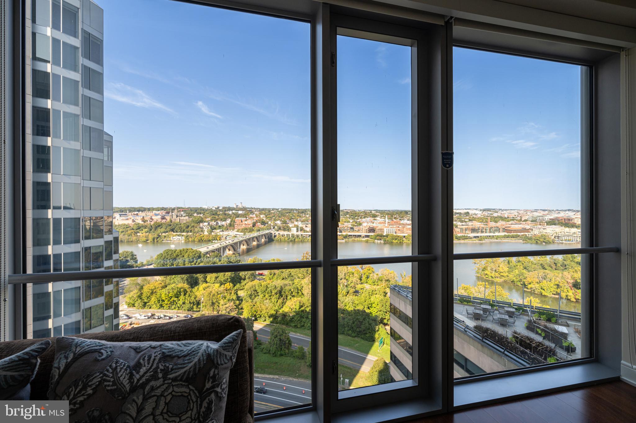 THE WATERVIEW - Residential Lease