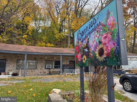 Homes For Sale - 233 Scottdale Road<br/> Delaware County, LANSDOWNE, PA 19050