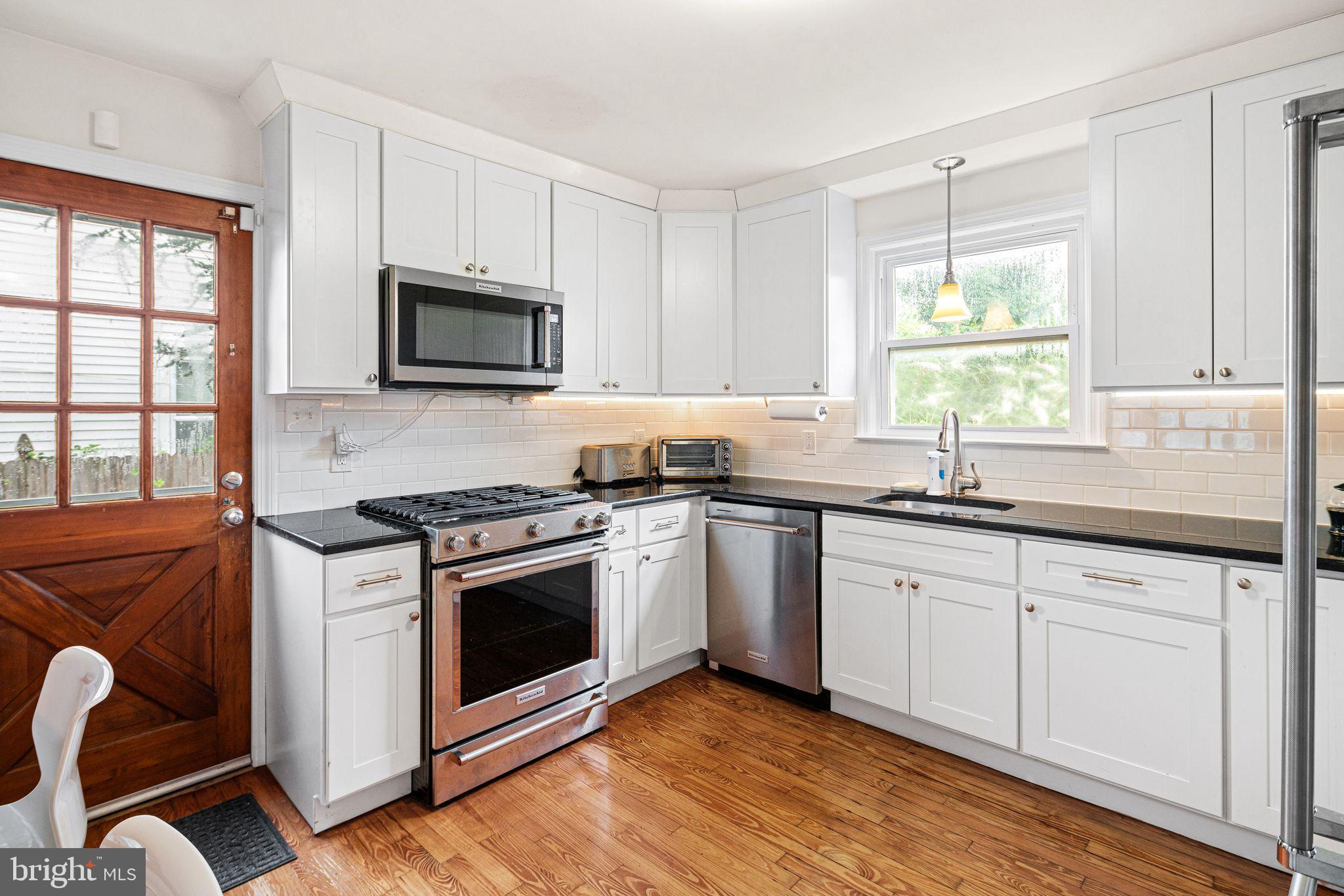 39 W 3RD STREET