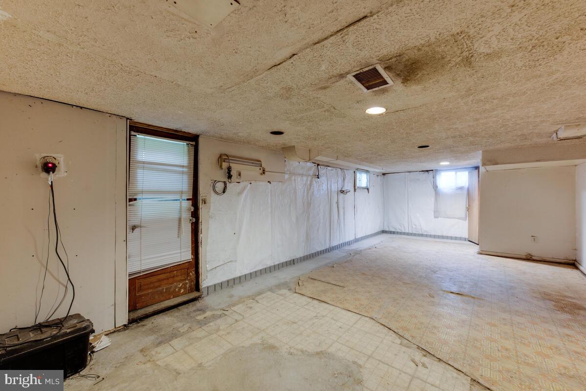 CASTLE MANOR - Residential