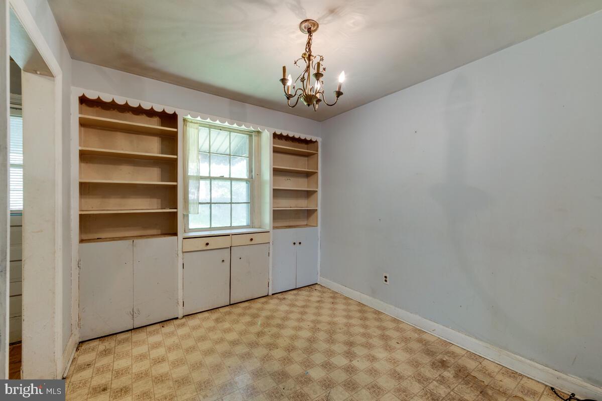 CASTLE MANOR - Residential