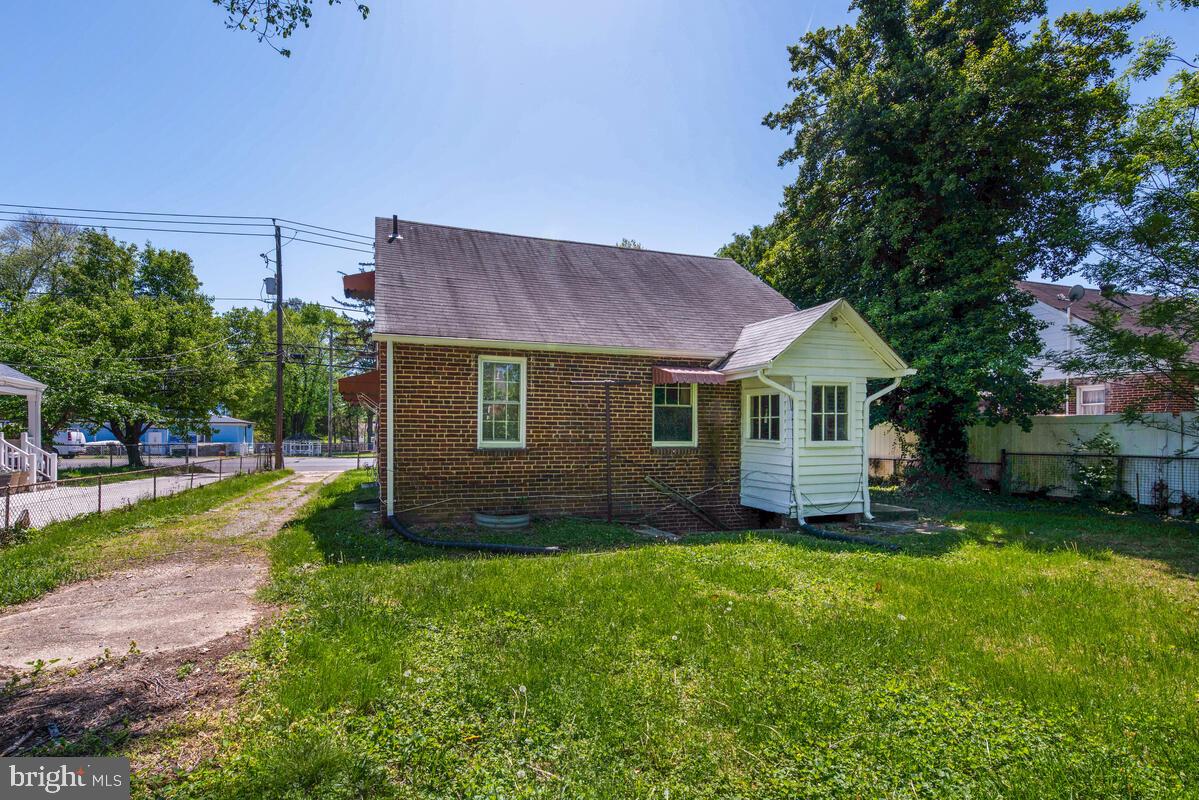 CASTLE MANOR - Residential