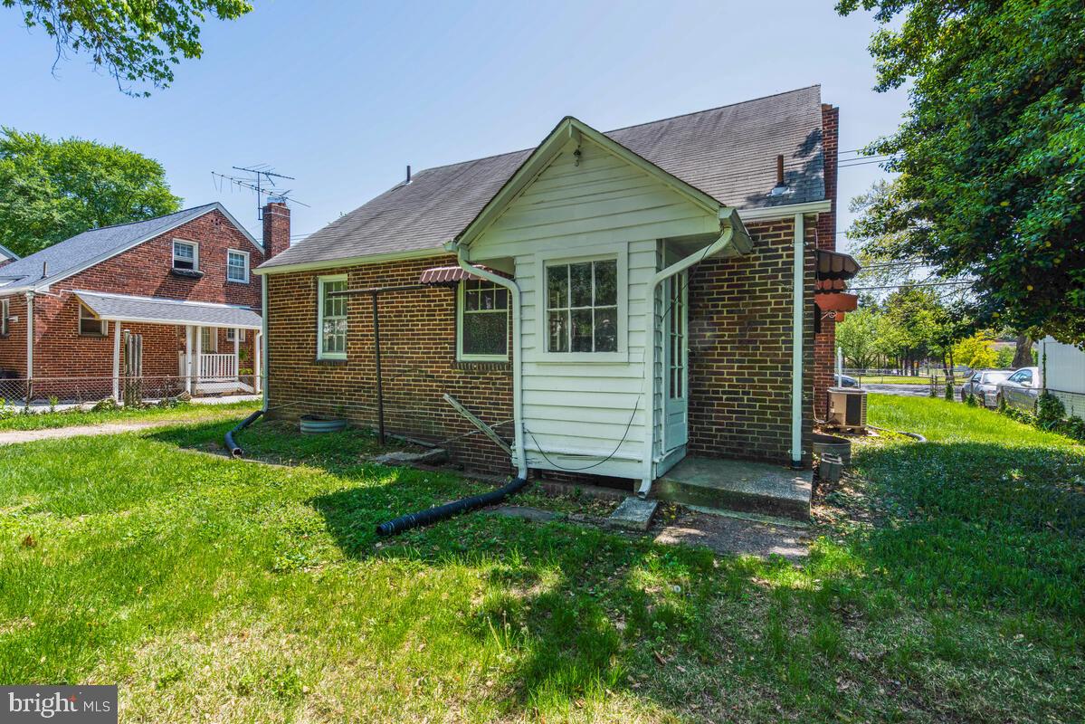 CASTLE MANOR - Residential