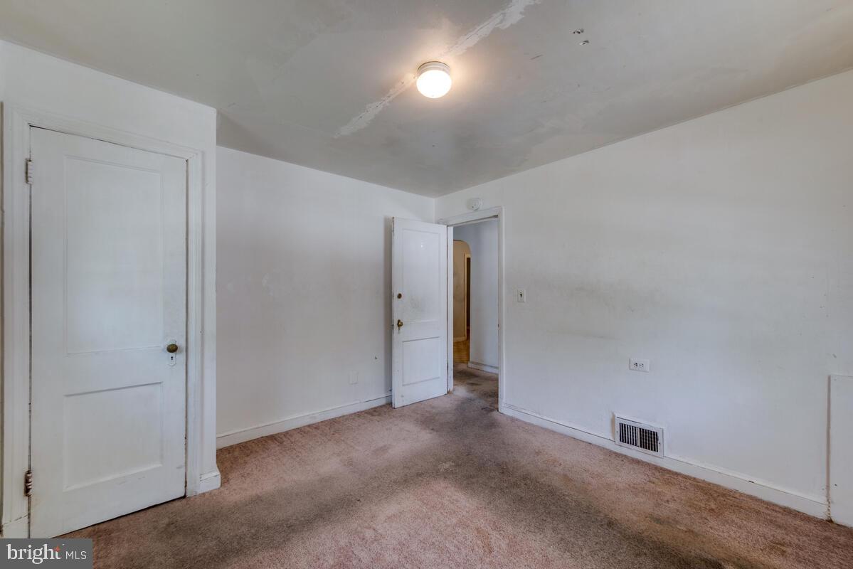 CASTLE MANOR - Residential