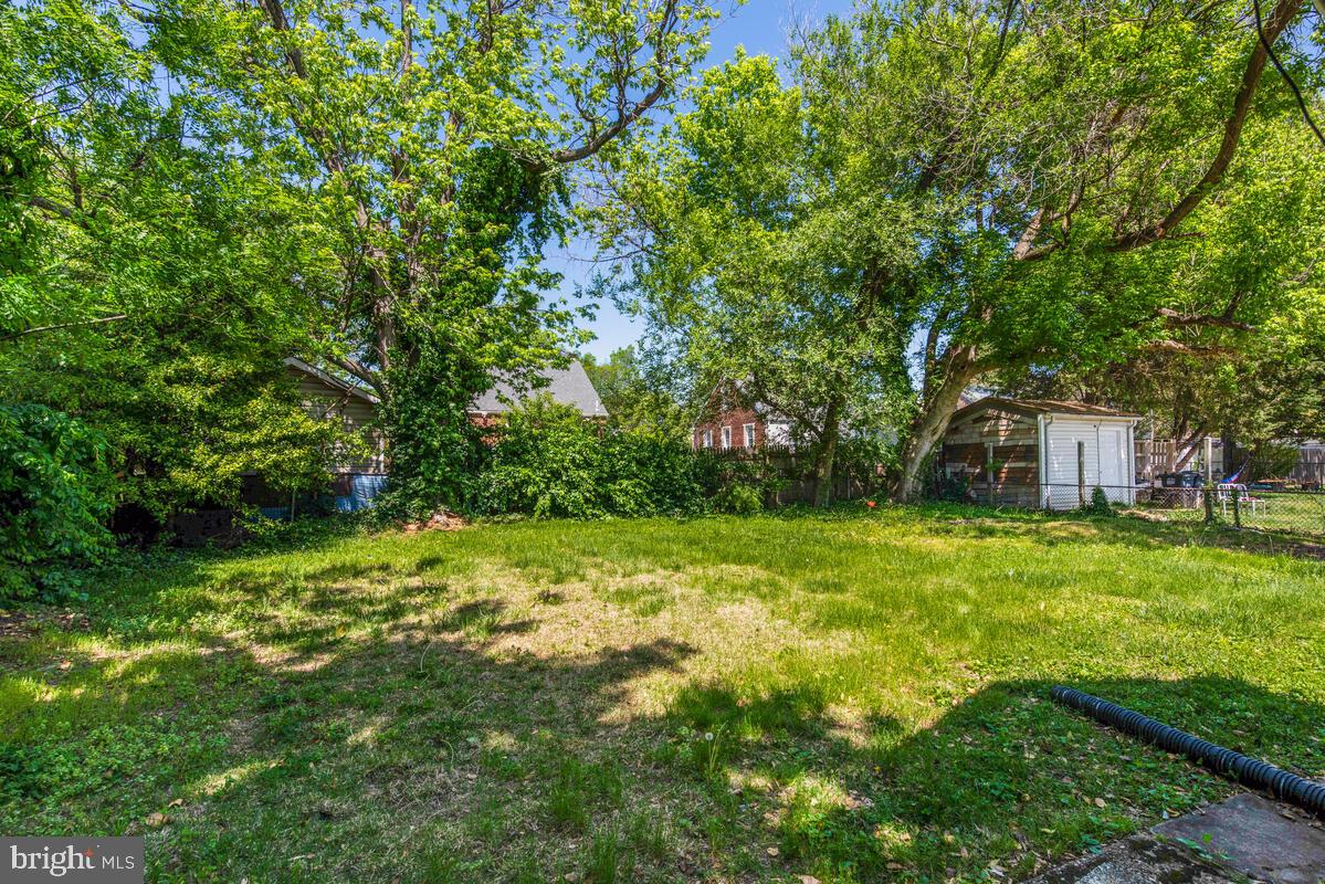 CASTLE MANOR - Residential