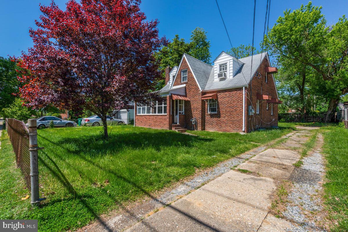 CASTLE MANOR - Residential