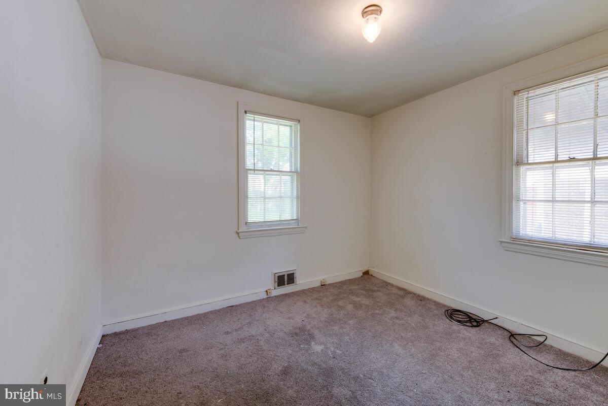 CASTLE MANOR - Residential