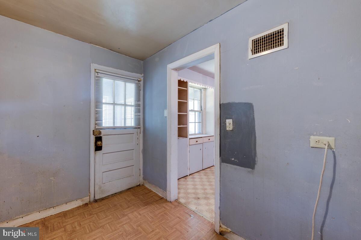 CASTLE MANOR - Residential