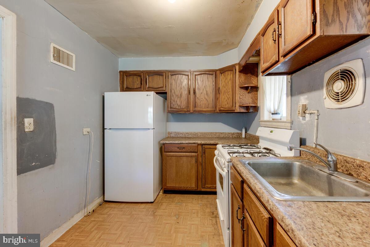 CASTLE MANOR - Residential