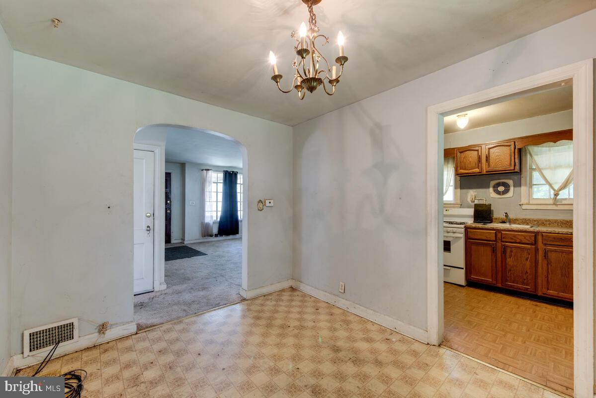 CASTLE MANOR - Residential