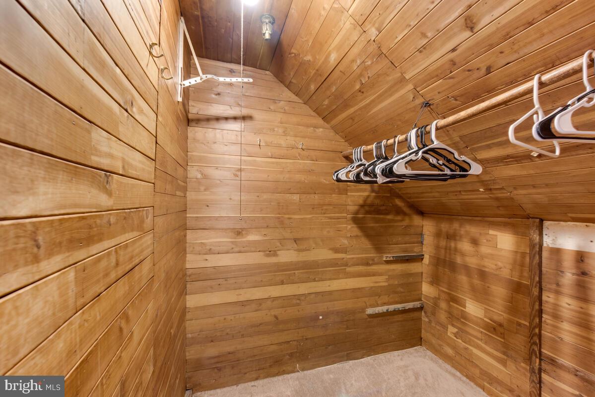 CASTLE MANOR - Residential