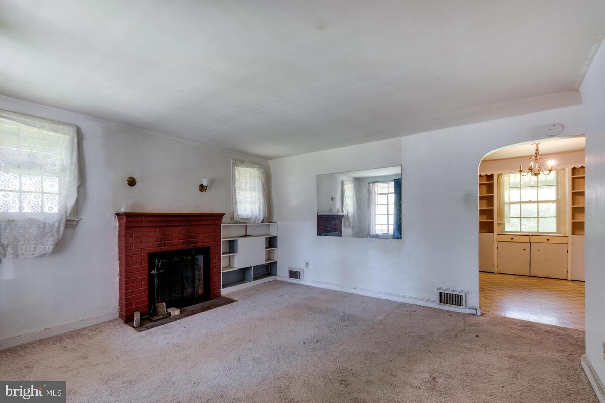 CASTLE MANOR - Residential