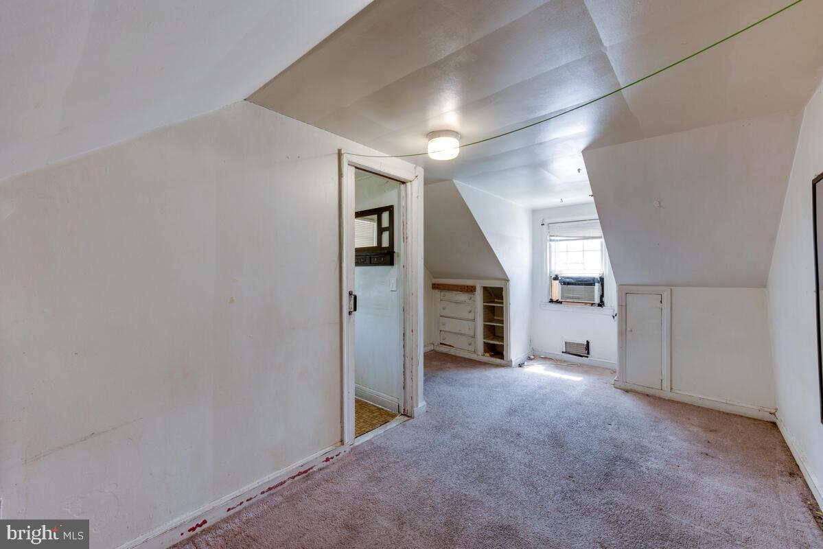 CASTLE MANOR - Residential