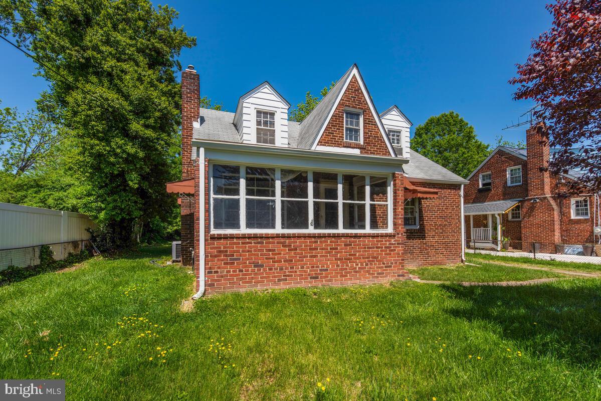 CASTLE MANOR - Residential