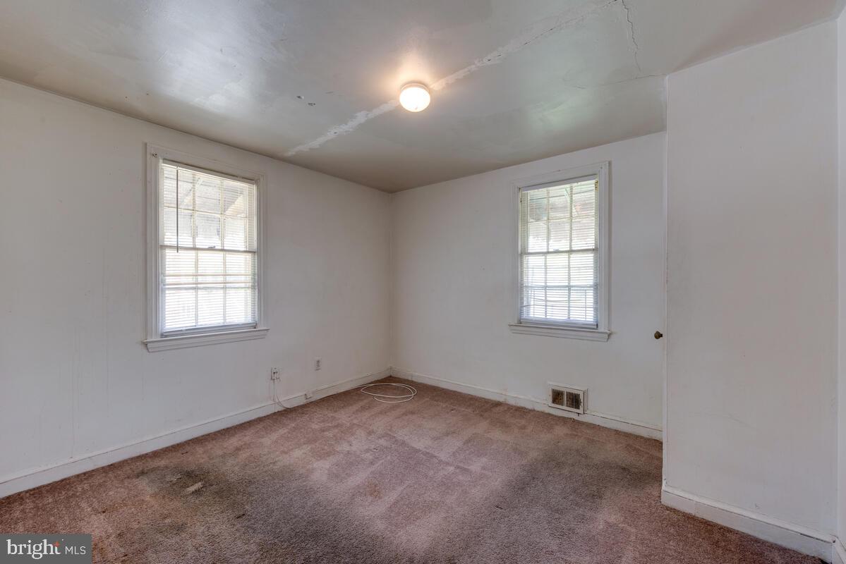 CASTLE MANOR - Residential