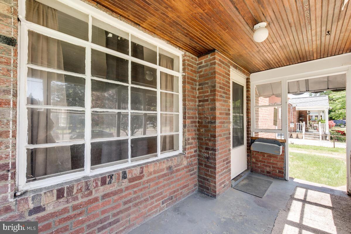 CASTLE MANOR - Residential