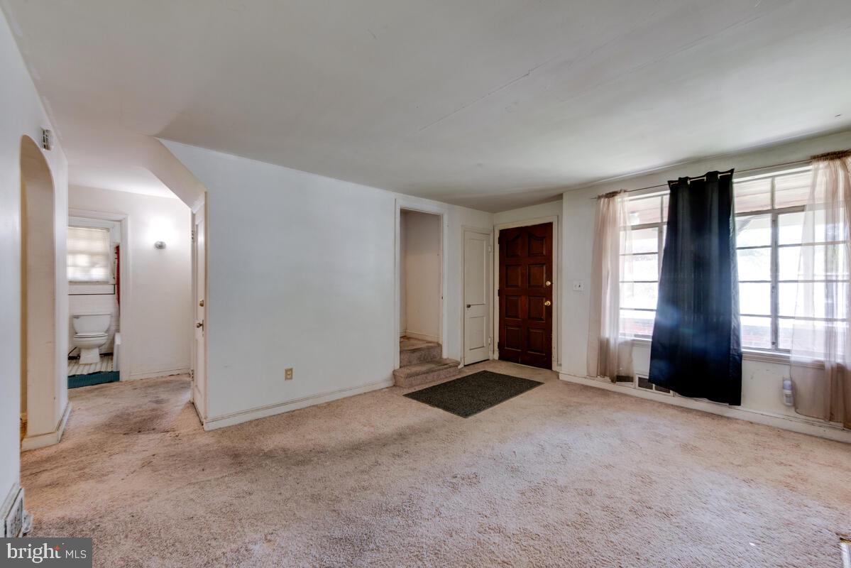 CASTLE MANOR - Residential