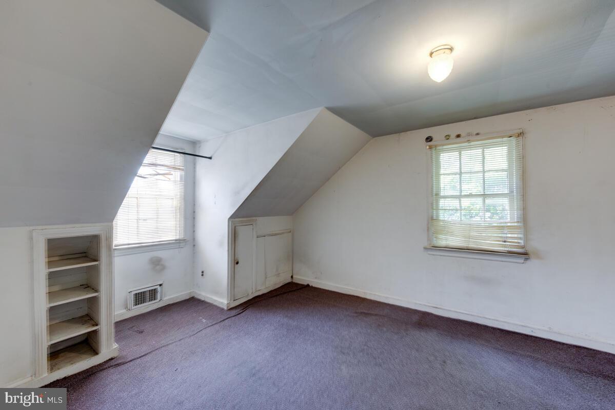 CASTLE MANOR - Residential