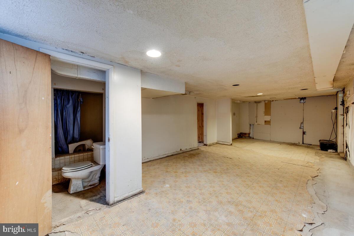 CASTLE MANOR - Residential