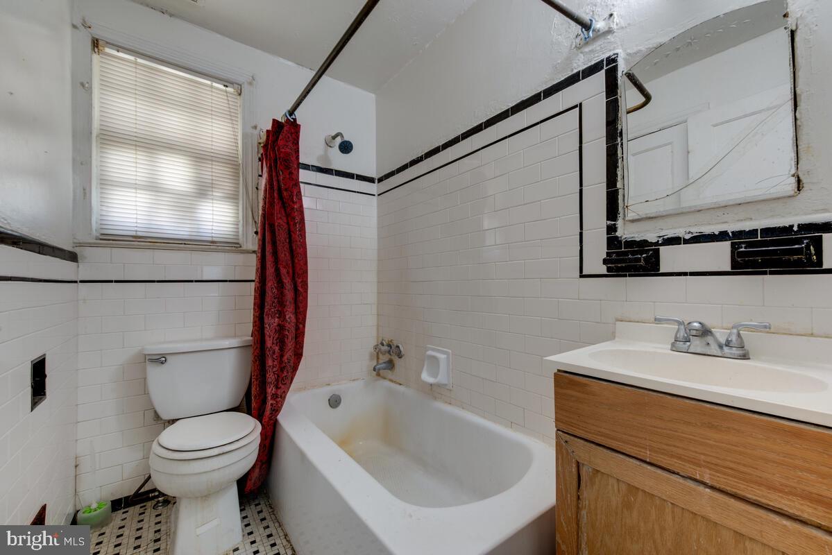 CASTLE MANOR - Residential