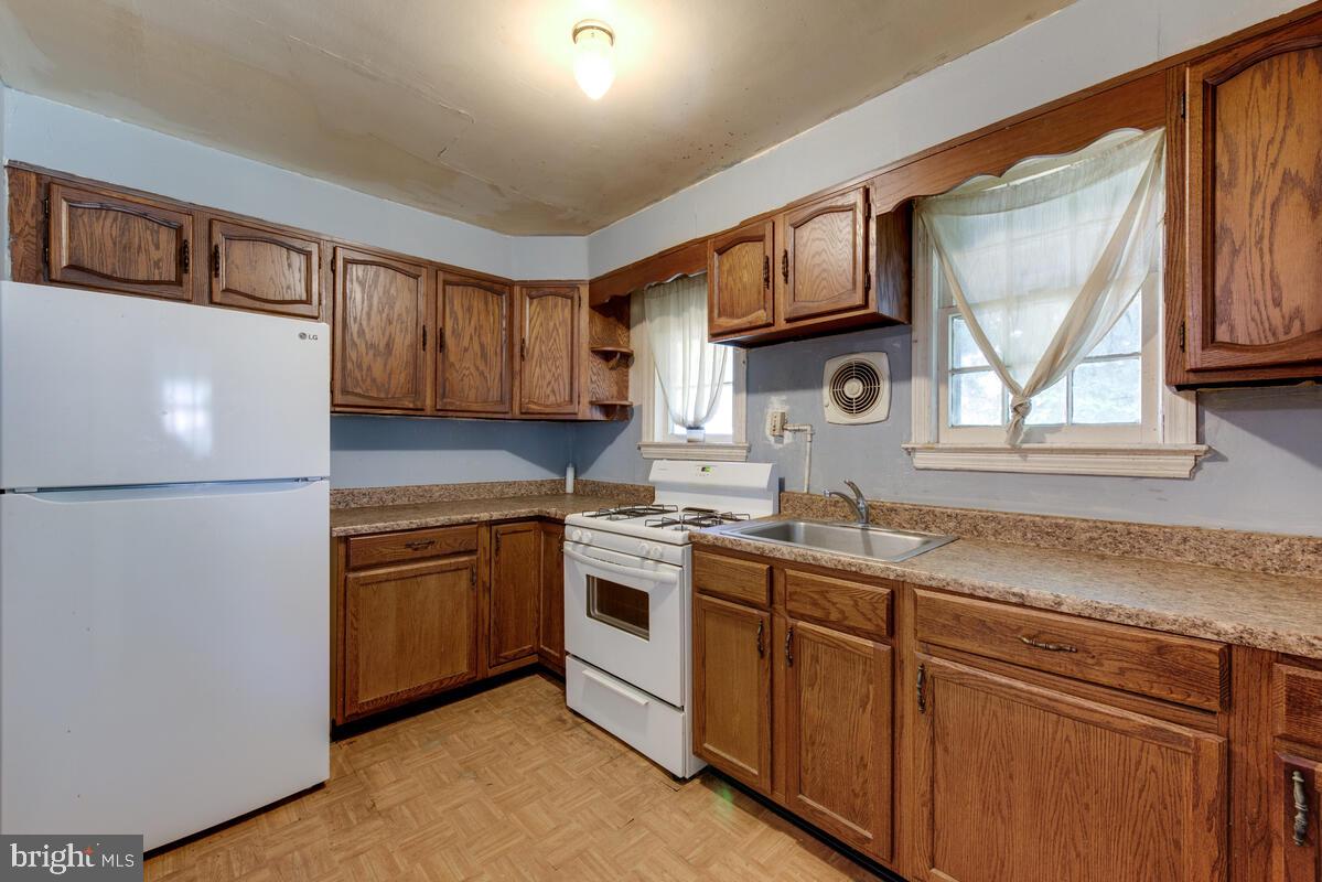 CASTLE MANOR - Residential