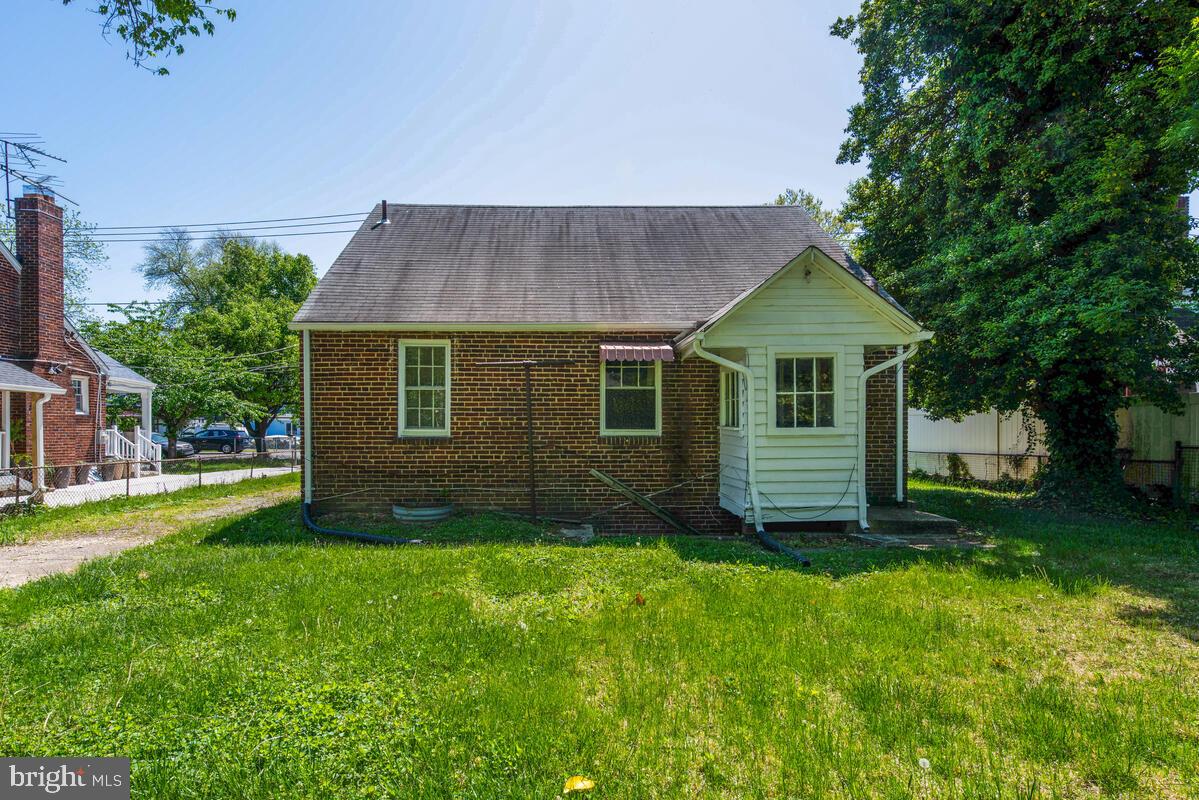 CASTLE MANOR - Residential