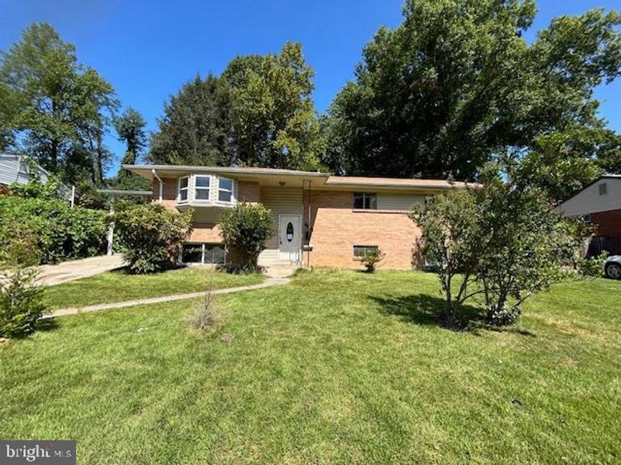 4 BEDRMS ON MAIN LEVEL and 4 BATHS!! PRICED TO MOVE!!! NEWER CAC & NATURAL GAS FURNACE!!LARGE HIGH CEILING CARPORT!! COVERED DECK!! BUILT IN WALL OF CABINETS/BOOKCASES!! SPACE FOR ADDITIONAL ROOMS ON LL!!! NICE LANDSCAPING+ MAINTENANCE FREE EXTERIOR!! SWING SET CONVEYS!! 1 BLOCK TO 90 ACRE PARK-HIKER BIKER, INDOOR & OUTDOOR OLYMPIC POOLS, TENNIS, HOOPS, FISHING, TOT LOT, SCHOOLS, COMMUTER DREAM!!