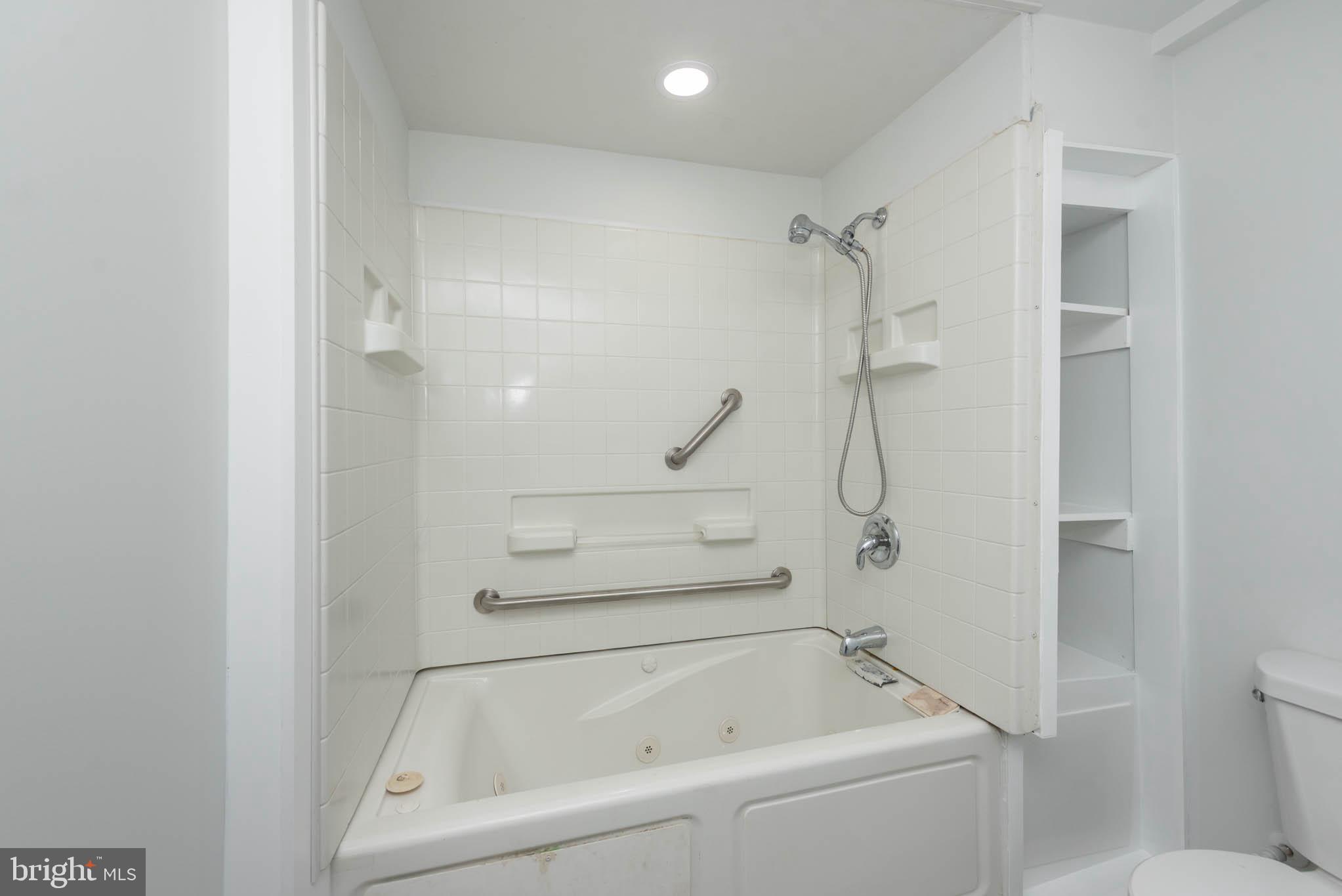 CATONSVILLE MANOR - Residential