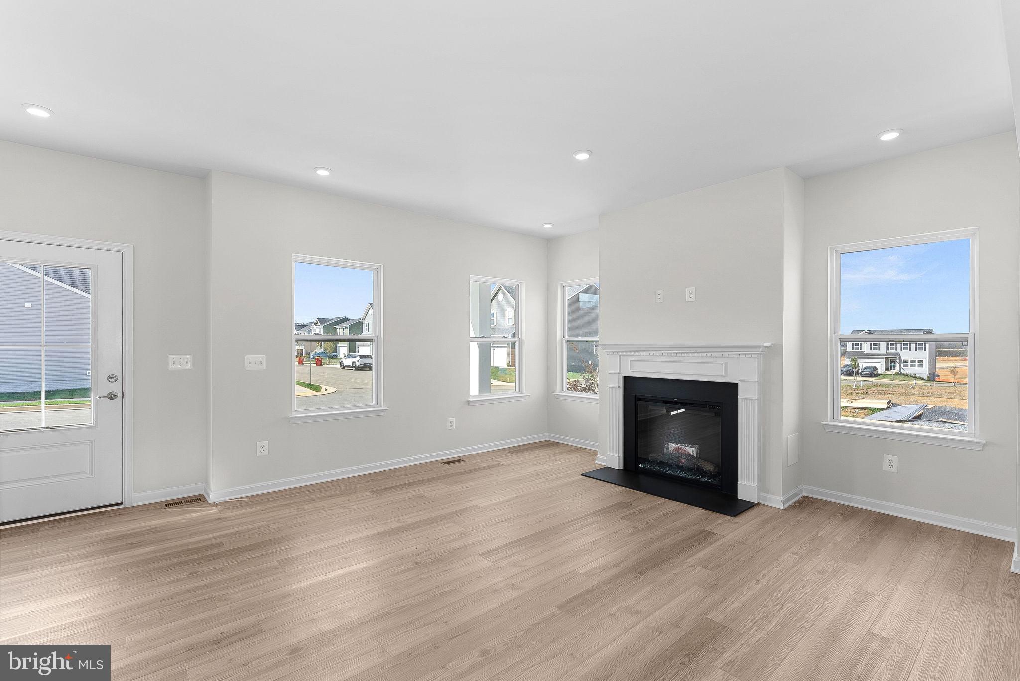 HUNTWELL WEST - Residential