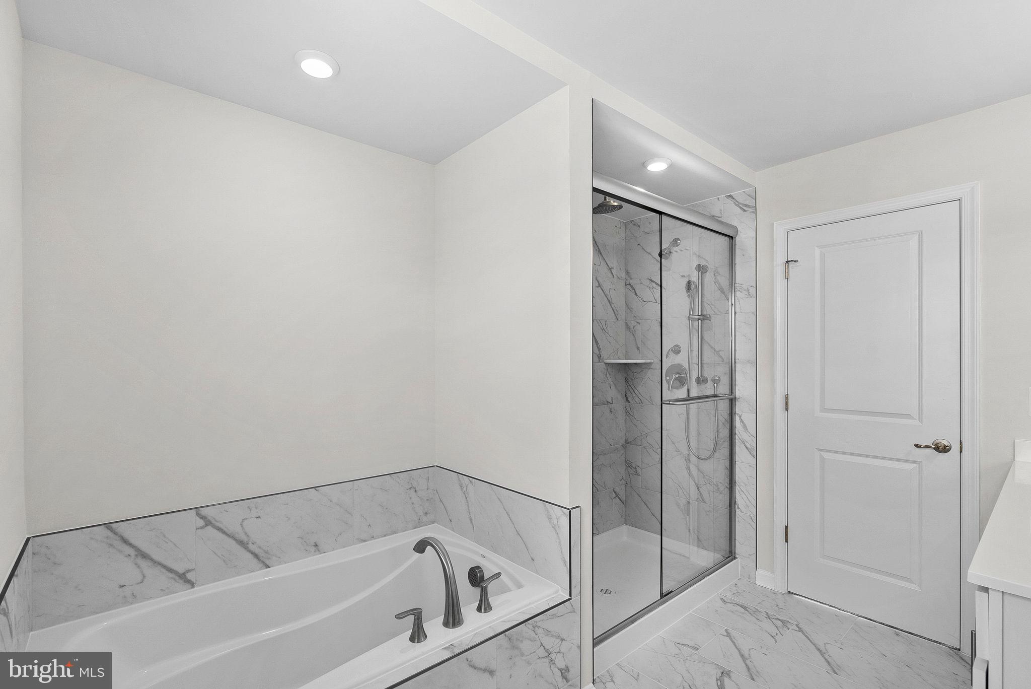 HUNTWELL WEST - Residential