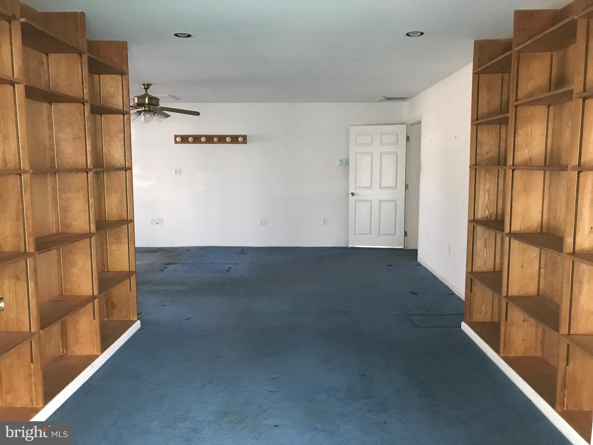 POOLESVILLE OUTSIDE - Residential