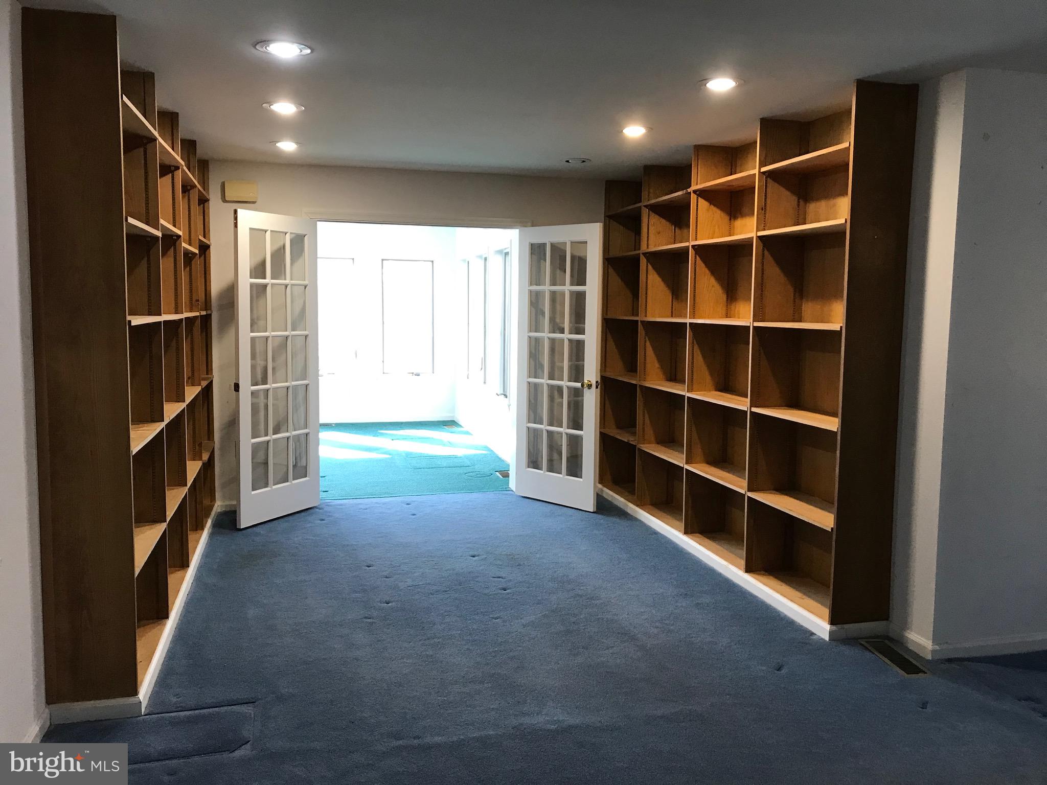 POOLESVILLE OUTSIDE - Residential