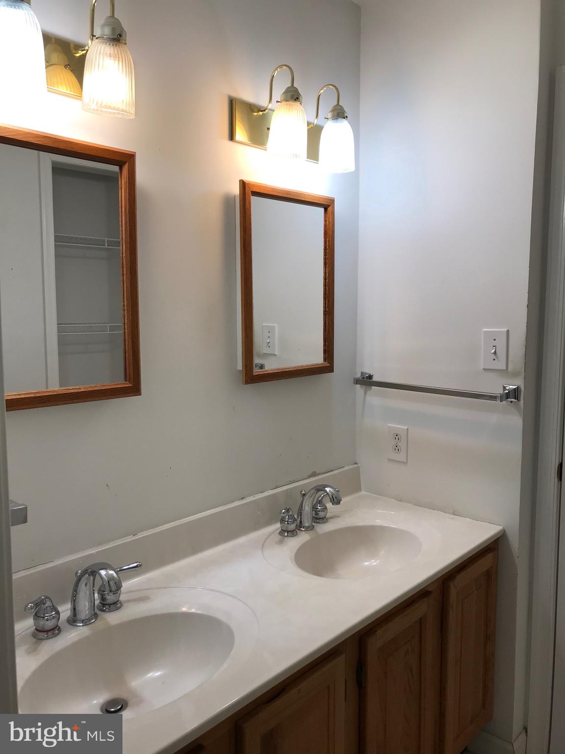 POOLESVILLE OUTSIDE - Residential