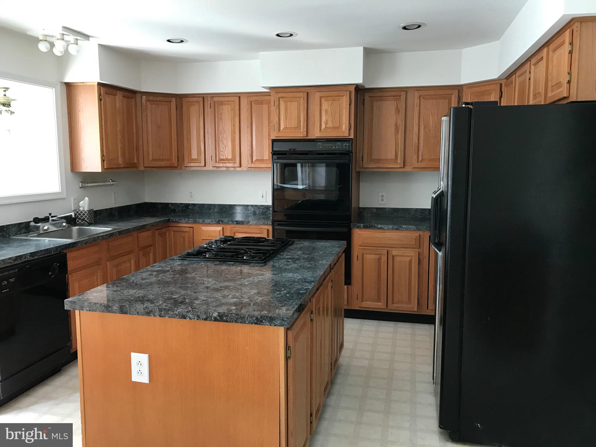 POOLESVILLE OUTSIDE - Residential