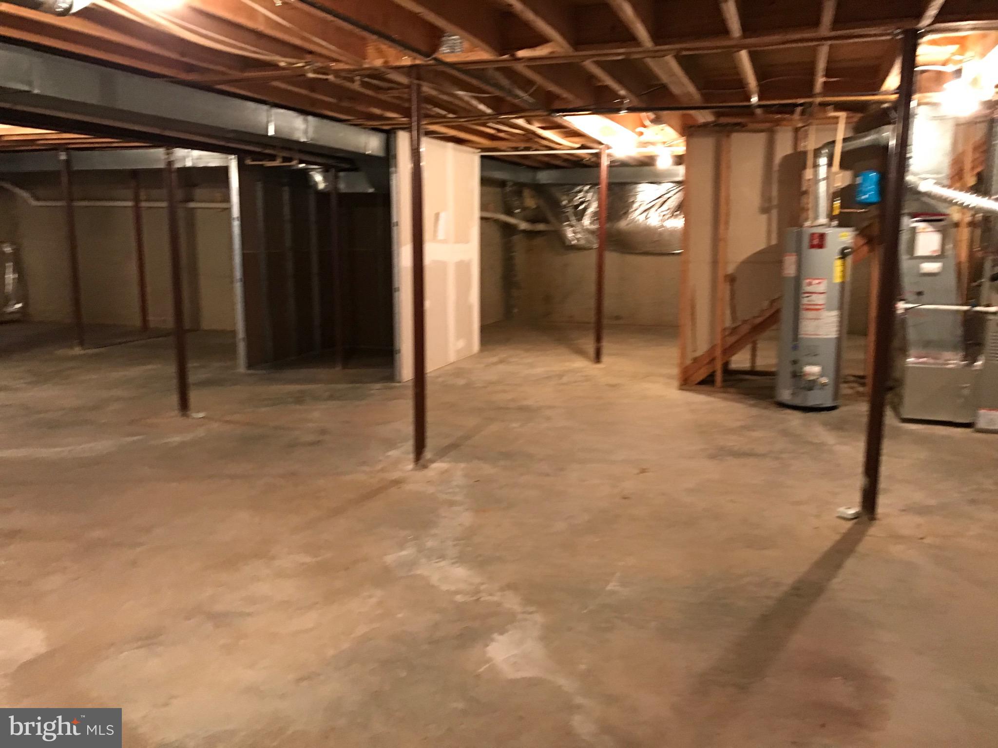 POOLESVILLE OUTSIDE - Residential