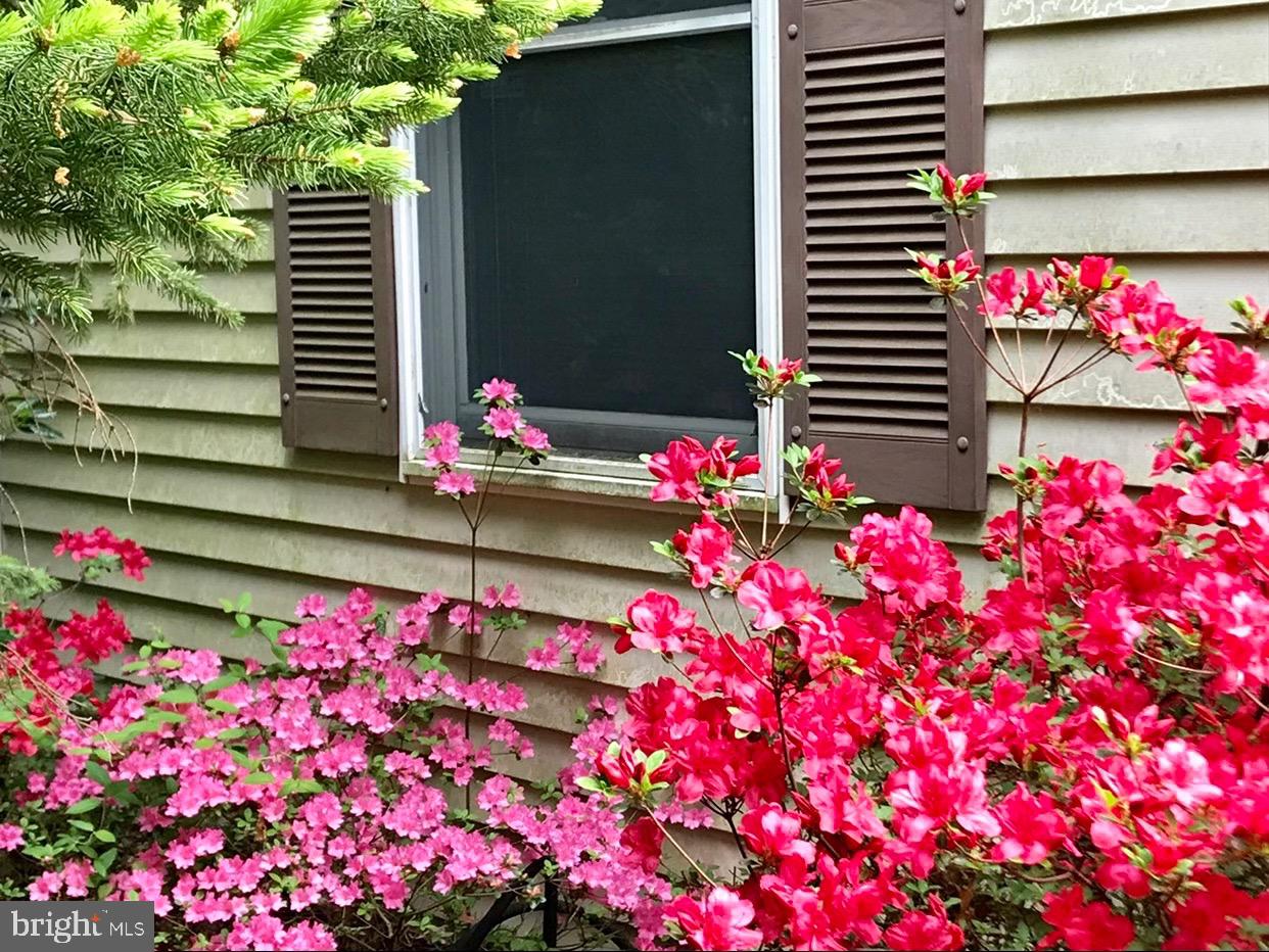 POOLESVILLE OUTSIDE - Residential