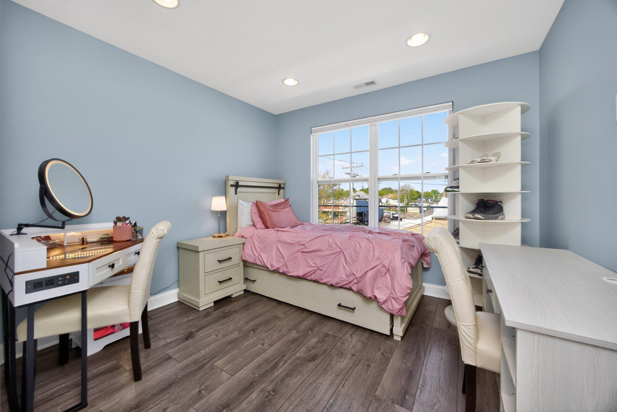 PENN SQ - Residential