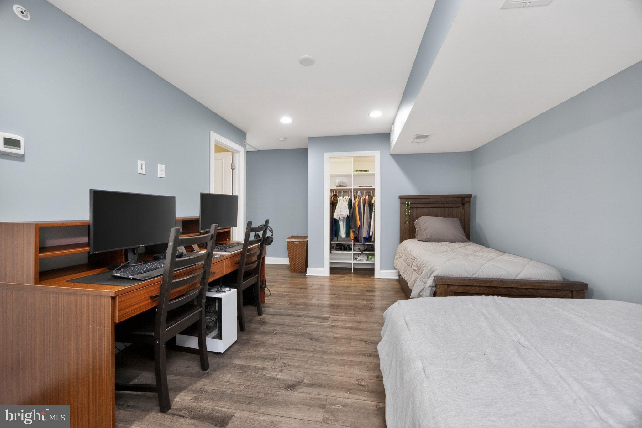 PENN SQ - Residential
