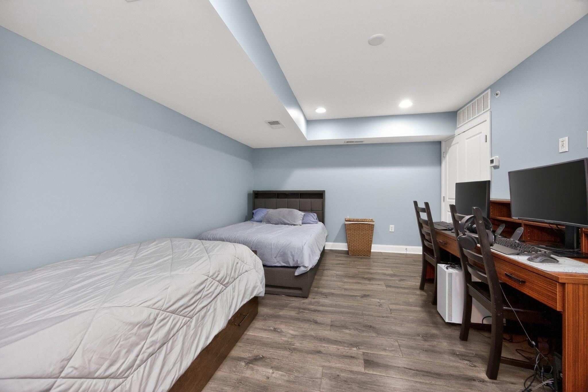 PENN SQ - Residential