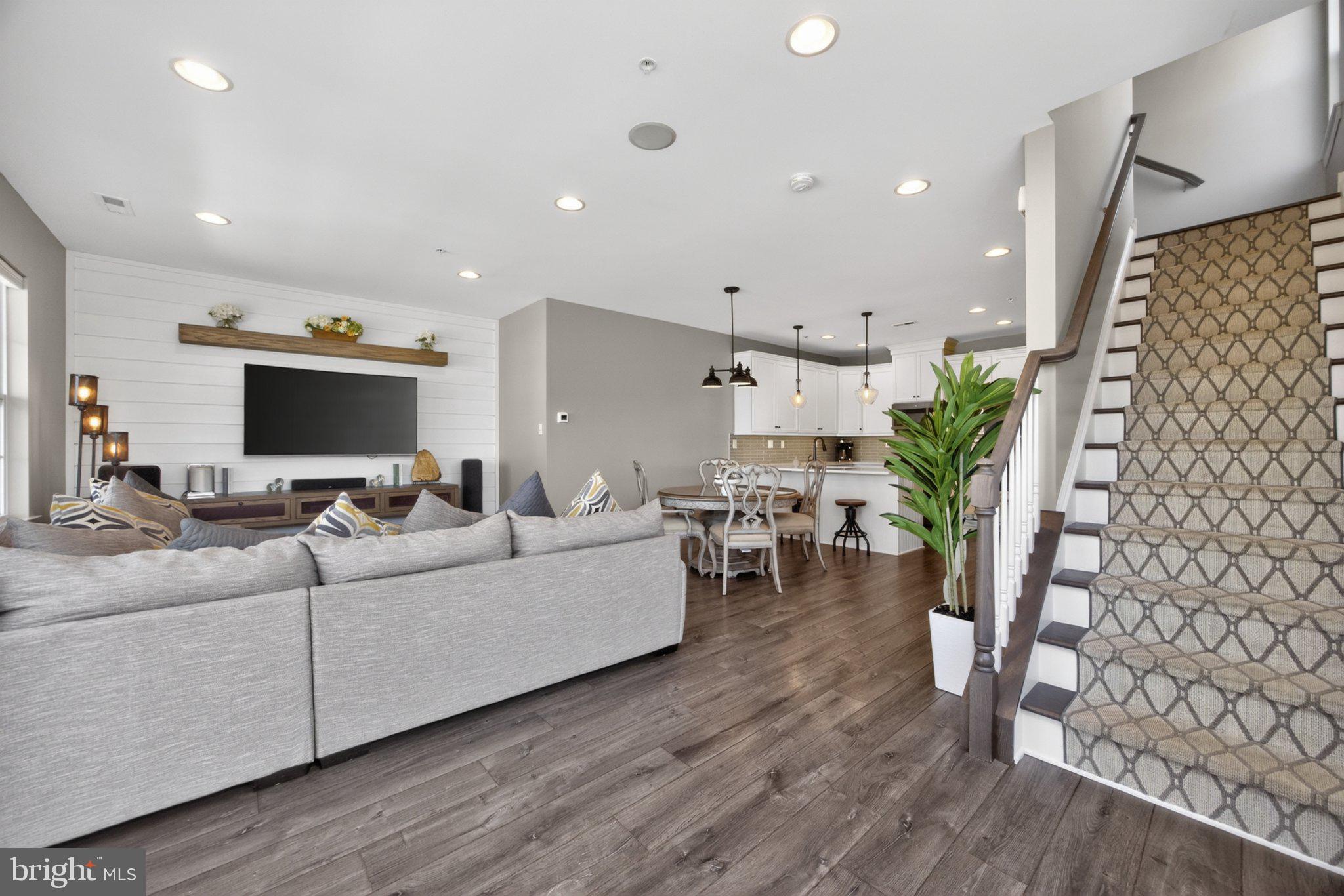 PENN SQ - Residential