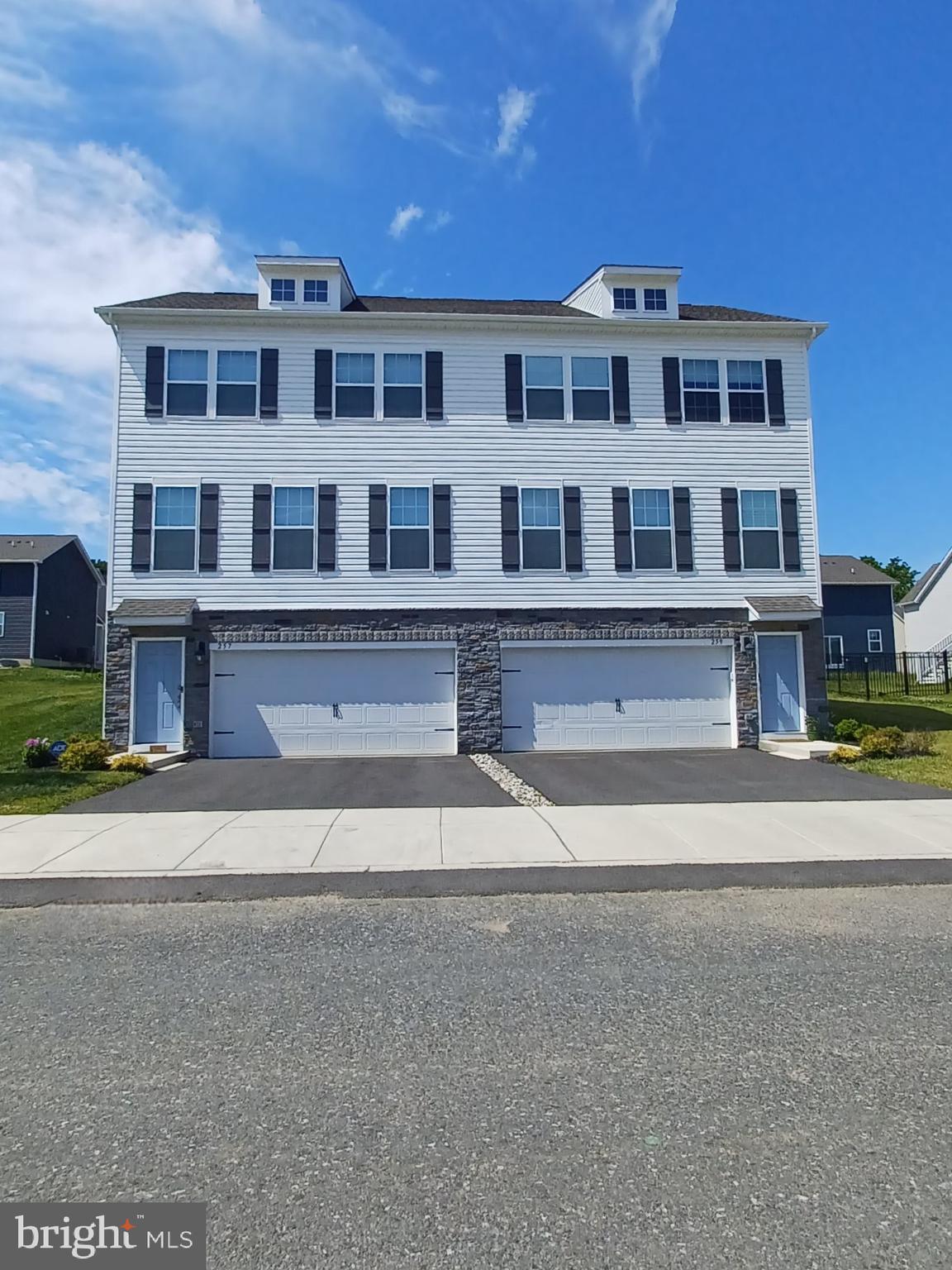 221 WINDING ROAD