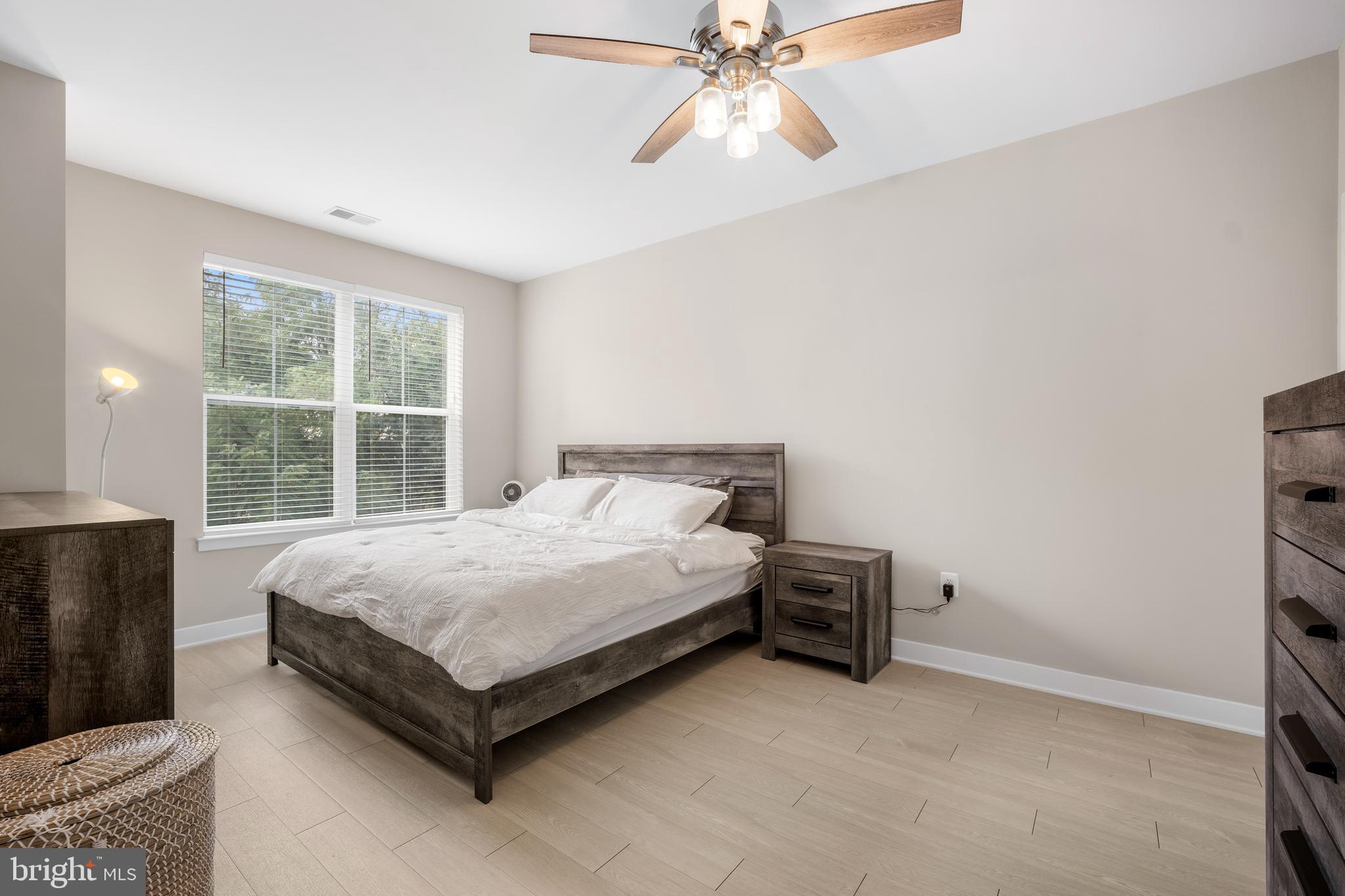 TRAFALGAR FLATS - Residential