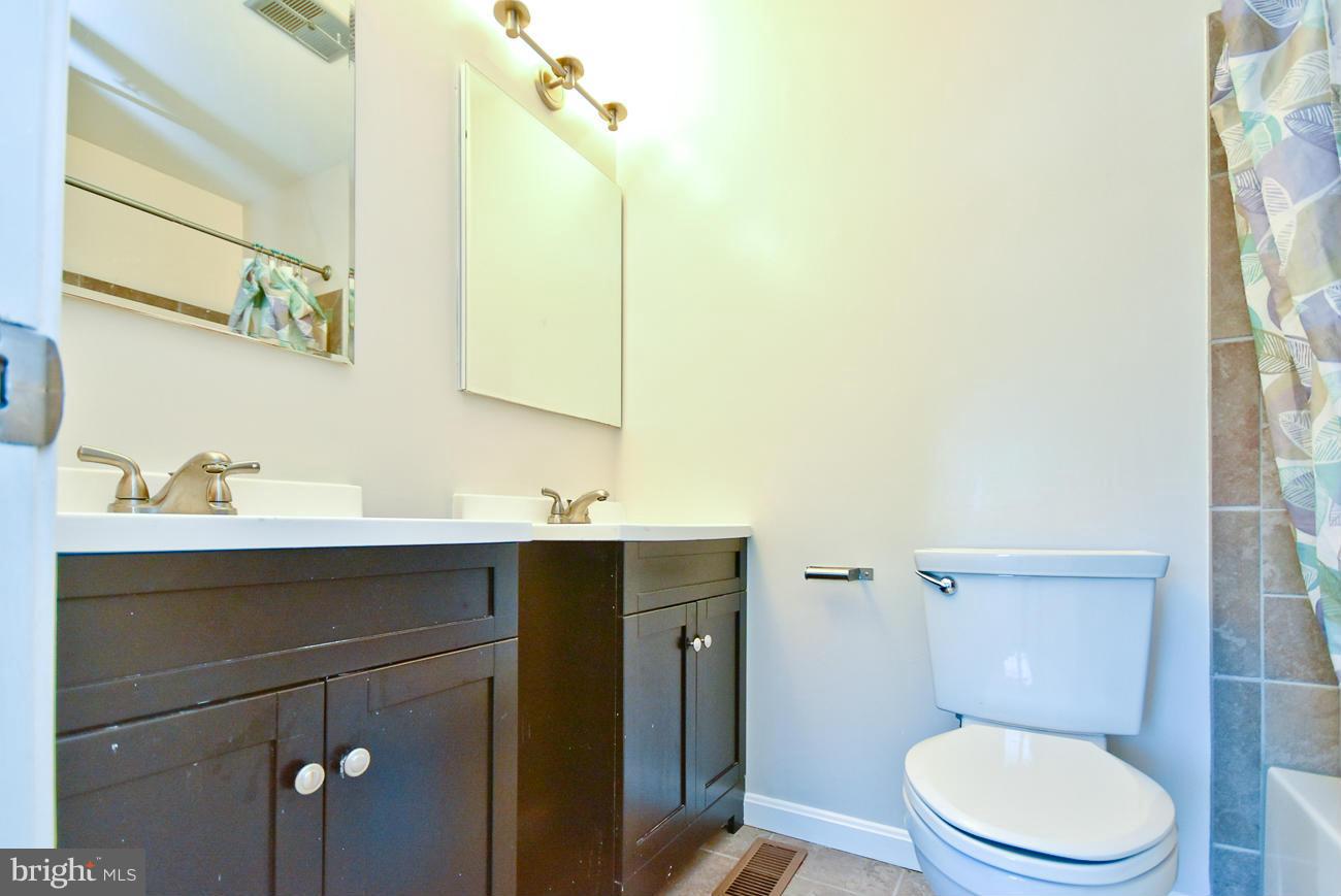 LAUREL LAKES PLAT 2 - Residential