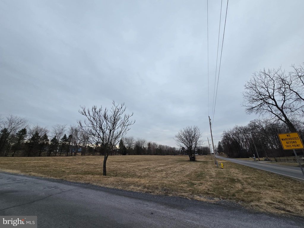 Photo of 624 Alexander Spring Rd, CARLISLE, PA 17015 (MLS # PACB2051156)