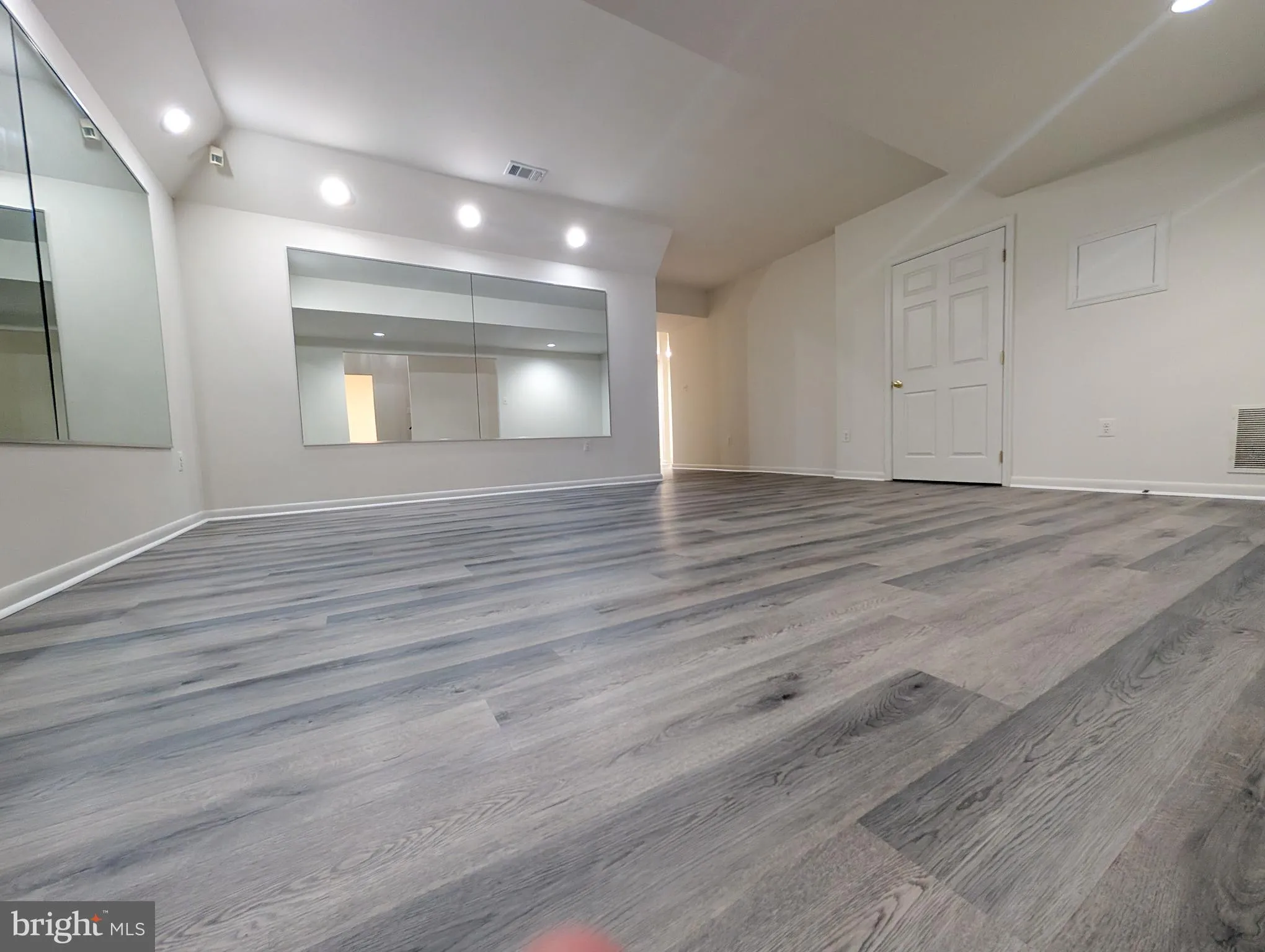 Burke, Virginia 22015, United States, 5 Bedrooms Bedrooms, ,6 BathroomsBathrooms,Residential,Active,245400