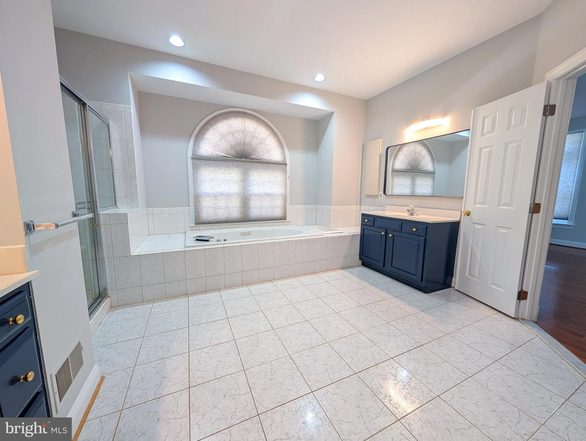 Burke, Virginia 22015, United States, 5 Bedrooms Bedrooms, ,6 BathroomsBathrooms,Residential,Active,245400